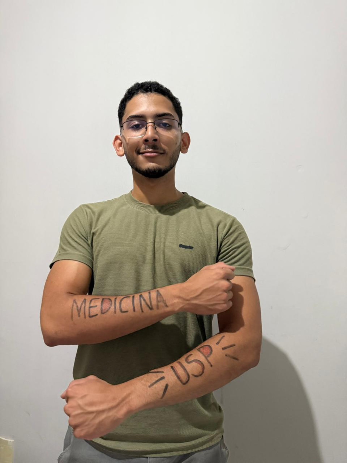 Foto de João, com aprovação em Medicina · USP