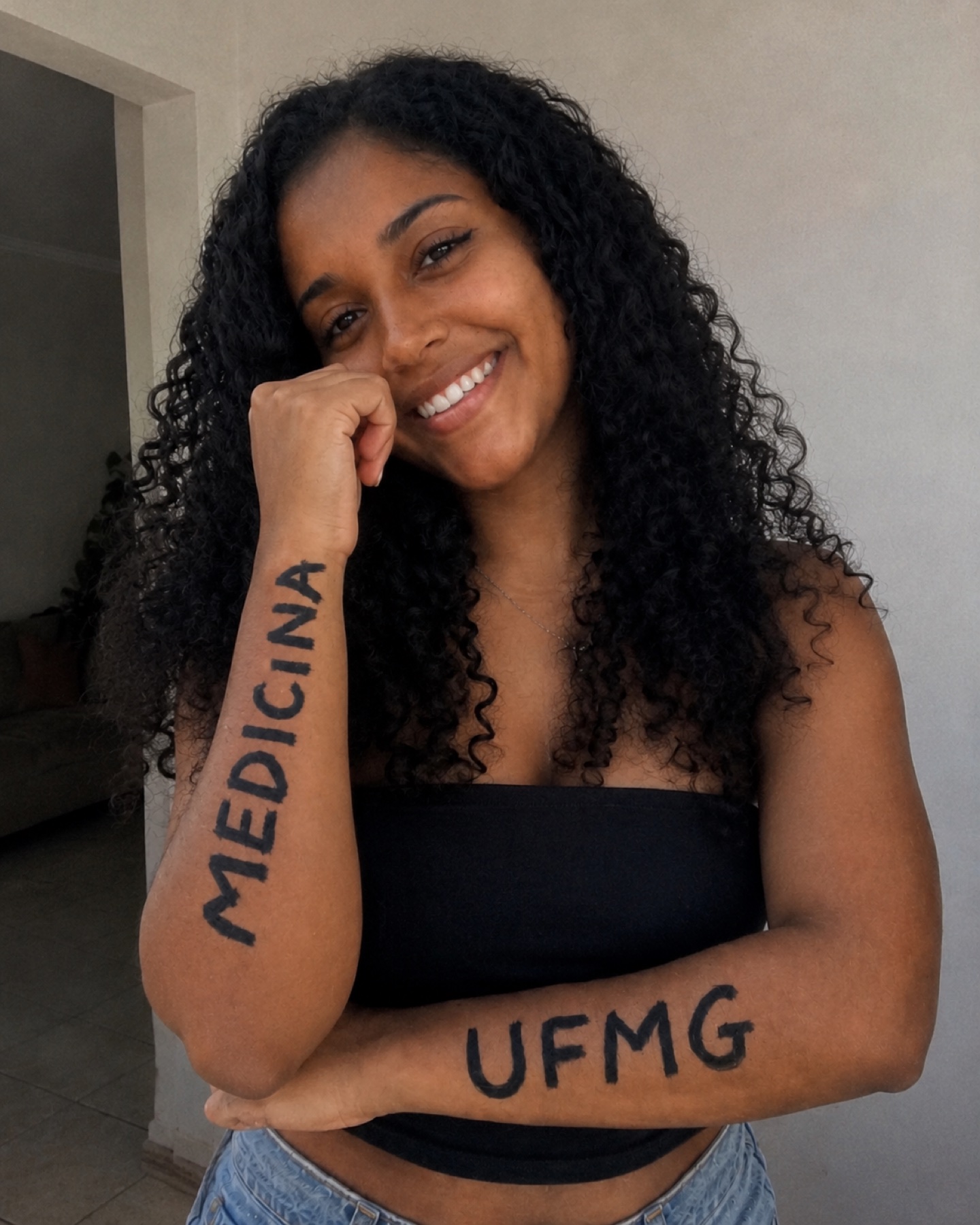 Foto de Paloma, com aprovação em Medicina · UFMG